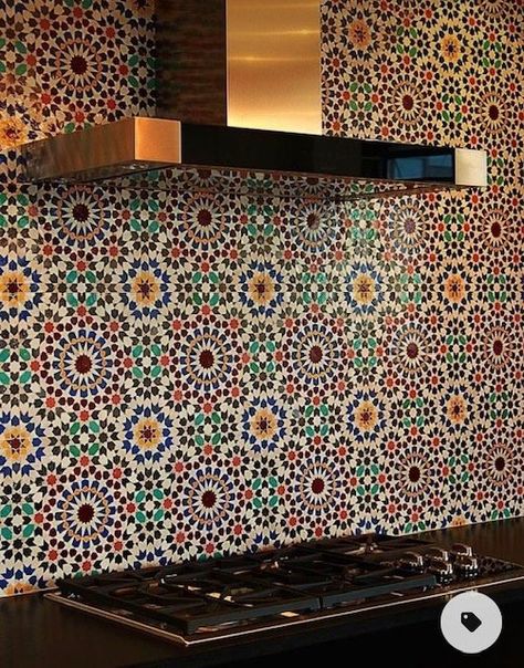 Moroccan Tile Backsplash, Backsplash Arabesque, Moroccan Kitchen, Moroccan Colors, Trendy Kitchen Tile, Beautiful Backsplash, Unique Kitchen Backsplash, Unique Backsplash, Moroccan Interiors