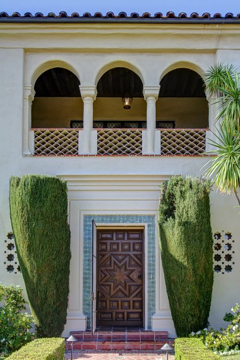 The Spanish Revival of our dreams is for sale in Pasadena for $5.8M - Curbed LA Spanish Front Door, Mediterranean Revival Architecture, Southwestern Homes, Spanish Revival Architecture, Spanish Exterior, French Style Decor, Spanish Revival Home, Spanish Home Decor, Mediterranean Revival