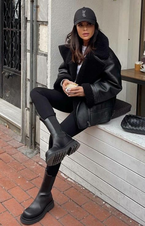 Vinter Mode Outfits, Mode Hipster, Jacket Outfit Women, Winter Fashion Outfits Casual, Pastel Outfit, London Outfit, Cold Outfits, Winter Outfit Inspiration, Mode Casual