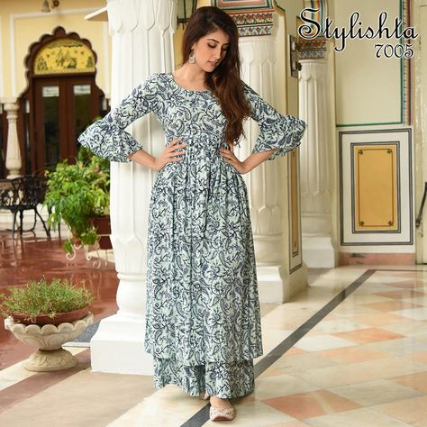 Simple Suit Designs, Palazzo Outfit, Simple Suit, Long Kurti, Sari Blouse Designs, Cotton Kurti Designs, Eid Dresses, Indian Gowns Dresses, Kurti Designs Party Wear