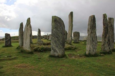 Callanish Standing Stones, Isle of Lewis, Scotland. Photo by Vonda Sinclair Isle Of Lewis, Standing Stones, Yennefer Of Vengerberg, Standing Stone, Disney Aesthetic, Smallville, Fantasy Aesthetic, The Vampire Diaries, Character Aesthetic