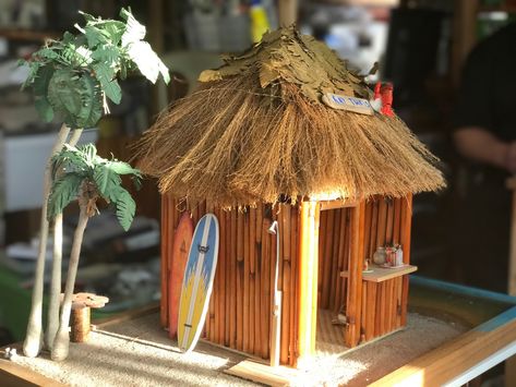 Beach Fairy House, Beach House Crafts, Miniature Beach House, Beach Miniature, Beach Diorama, Miniature Beach Scene, Beach Fairy Garden, Fairy Garden Crafts, Tiki Hut