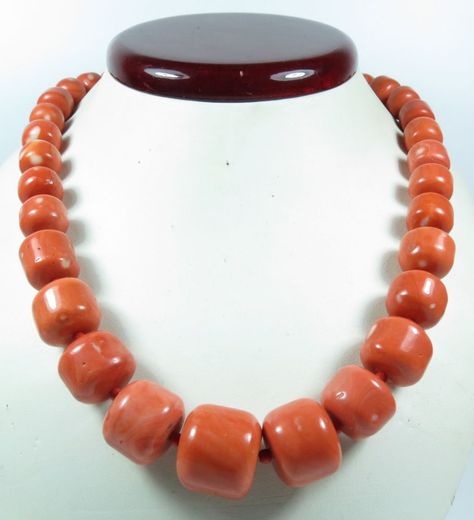 HUGE CHINESE GENUINE SALMON MOMO CORAL BEAD NECKLACE 116.5 GRAMS Coral Necklace Designs, Jewelry Design Store, Coral Beads Necklace, Rock Jewelry, Pearl Jewelry Necklace, Coral And Gold, Aquamarine Jewelry, Coral Necklace, Coral Jewelry