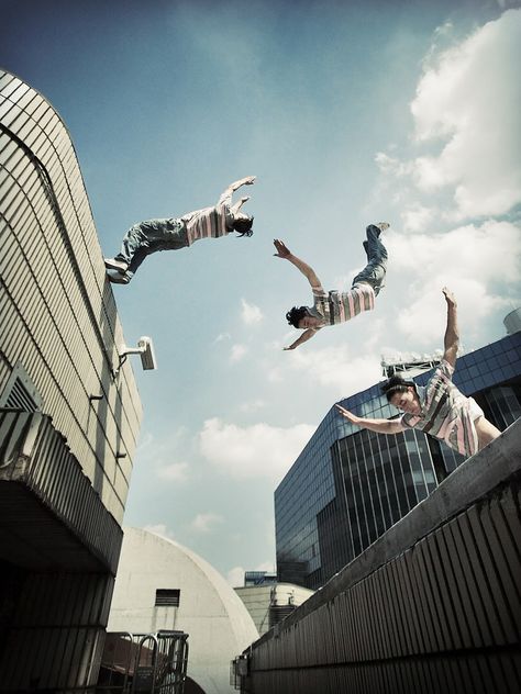 Incredible World of Parkour (19 photos) - My Modern Metropolis Exercise Photos, Parkour Training, Urban Sport, Action Pose Reference, Ultimate Frisbee, Fitness Exercises, Trampolines, Animation Reference, Dynamic Poses