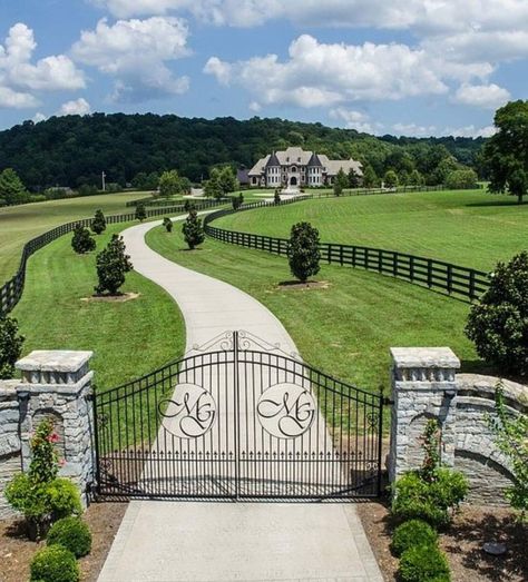 Luxury Driveway, Dream Barn Stables, Long Driveway, Horse Barn Designs, Dream Horse Barns, Episode Interactive Backgrounds, Driveway Landscaping, Dream Mansion, Dark House