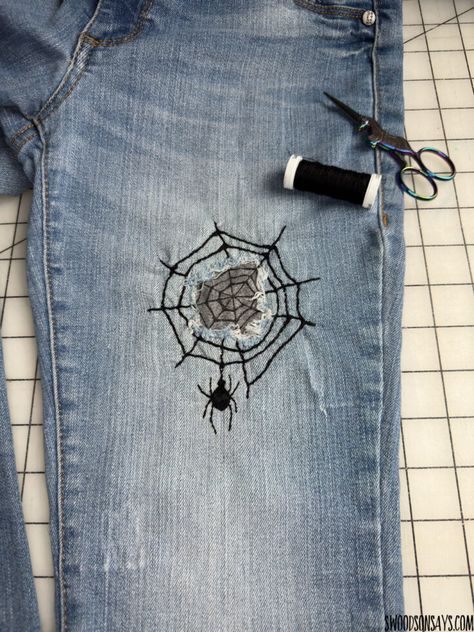 Hand Sewing Designs, Embroidery On Leggings, Spiderweb Embroidery Stitch, Embroidery On Holes, Embroidery Spider Web, Cool Embroidery Ideas, Embroidery Upcycle, Hand Embroidery Jeans, Upcycle Aesthetic