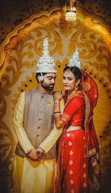 Bengali Cupal Photo, Bengali Wedding Couple Poses Photography, Bengali Wedding Couple Poses, Bengali Couples Photography, Bengali Wedding Couple, Duet Photo, Bengali Groom, Bengali Wedding Photography, Groom Shoot