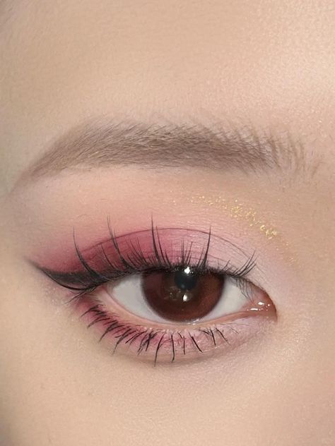 Cute Makeup Easy Simple, Simple Elegant Eyeshadow, Classy Pink Makeup, Hearts On Cheeks Makeup, Light Pink Korean Makeup, Pink Eye Makeup Hooded Eyes, Soft Pink Makeup Aesthetic, Light Pink Eye Makeup Looks, Flower Knows Makeup Look