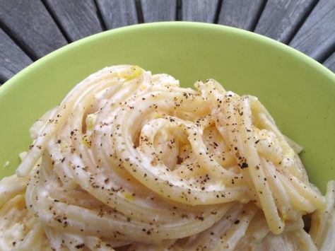 Must try this...we have soooo many Meyer Lemons on out tress this year! Meyer Lemon and Goat Cheese Spaghetti with Cracked Pepper Lemon Goat Cheese, Best Spaghetti Recipe, Pasta And Sauce, Meyer Lemon Recipes, Lemon Spaghetti, Goat Cheese Pasta, Goat Cheese Recipes, Easy Pasta Dishes, Lemon Pasta