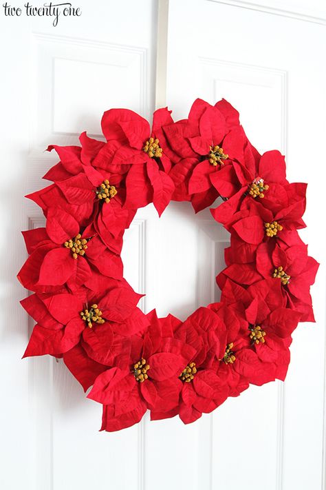 How to make a poinsettia Christmas wreath for $15 and in under 15 minutes! Poinsettia Wreath Diy, Poinsettia Wreath Tutorial, Diy Rustic Wreath, Burlap Pumpkin Wreath, Christmas Extravaganza, Tomato Cage Christmas Tree, Xmas Projects, Fall Leaf Wreaths, Diy Spring Wreath