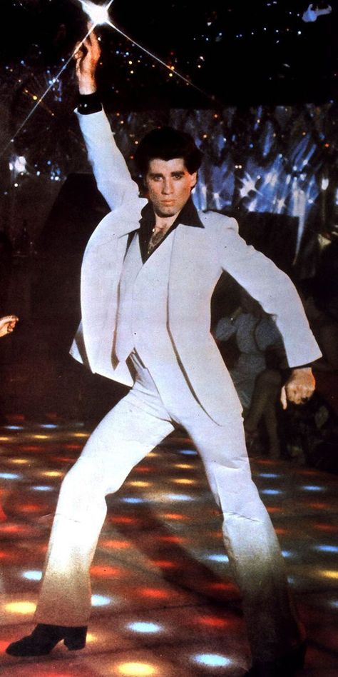 Dancefloor icon: The original John Travolta strut, 'Saturday Night Fever', 1977. S) Mode Disco, Disco 70s, 1970s Disco, Disco Fashion, Angela Davis, Fashion 70s, Disco Fever, Saturday Night Fever, Hands In The Air