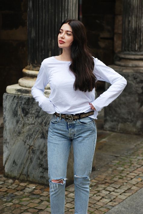 Laura Matuszczyk, Jeans Gucci, 90s Inspired Outfits, Outfits Hombre, Elegant Hats, Korean Fashion Trends, Levi's 501, Gucci Belt, Casual Chic Style