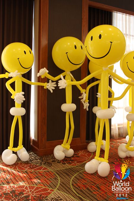 Need a happy smiley face to cheer you up today? Here are a bunch! Get ready for lots of balloons and lots of smiles at the World Balloon Convention! Smile Balloon, Smiley Face Party, Balloon People, Emoji Birthday Party, Deco Ballon, Happy Smiley Face, Happy Man, Emoji Party, Emoji Birthday