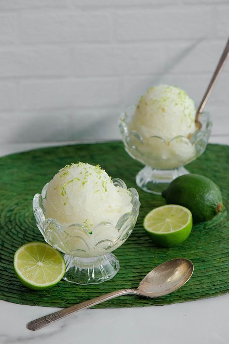 Lime Sorbet Garrafa Style Sorbet Drink, Key Lime Pie Ice Cream, Strawberry Cream Cheese Filling, Artisan Cafe, Latino Food, Lime Desserts, Lime Sorbet, Icebox Pie, Frozen Dessert Recipe