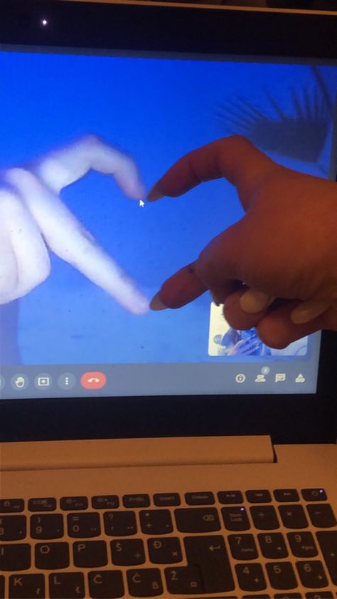 Couple Distance Aesthetic, Long Distant Couple Aesthetic, Long Distance Best Friends Aesthetic, Online Couple Aesthetic, Ldr Pictures Couple Aesthetic, Long Distance Friends Aesthetic, Online Love Relationships, Longdistancerelationship Pic Aesthetic, Long Term Relationship Aesthetic