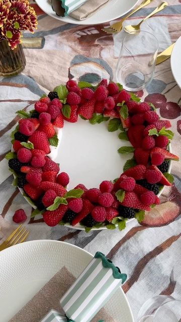 Liz Borgo | Dietitian | Easy Recipes on Instagram: "Merry Christmas and best wishes to you all 💫. The berry Fruit Wreath for breakfast was a pretty addition to the table. Over the past few months I have LOVED seeing all your creations and look forward to sharing more recipes in the New Year. Liz x - Vanilla coconut or dairy yogurt for the base - Fresh mint leaves on top of the the yoghurt - Mixed berries or other seasonal festive fruit for the fruit layer (4 punnets mixed berries were used her Fruit Wreath, Dessert Photography, Berry Fruit, Vanilla Coconut, Fresh Mint Leaves, More Recipes, Mixed Berries, Mint Leaves, Fresh Mint