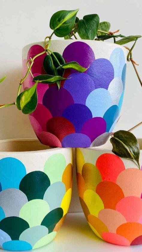 Dive into our gallery of 50+ pot painting ideas to find the perfect easy and simple design for your clay and terracotta flower pots. From cute to elegant, these ideas will help you personalize your space and add a touch of creativity to your home or garden. Plant Pot Ideas, Pot Painting Ideas, Gardening Containers, Painted Ceramic Planter, Pot Craft, Painted Pot, Plant Pot Design, Diy Pottery Painting, Flower Pot Art