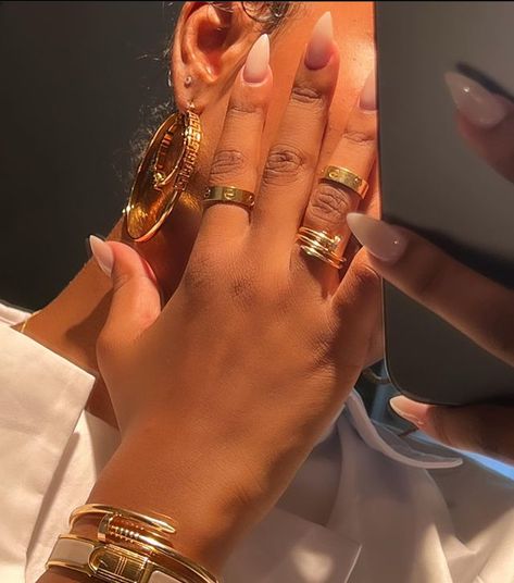 Rings Aesthetic Black Women, Gold Rings Aesthetic, Jewellery Aesthetic, Rings Aesthetic, Bratz Girls, Dope Jewelry, Aesthetic Black, Jewelry Lookbook, Hand Jewelry