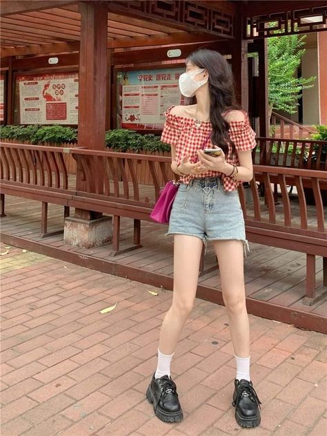 Outfit For Short Girl, Summer Korean Outfits, Plaid Shirts Women, Red Plaid Shirt Women, Mini Skirt Style, Plaid Shirt Women, Korean Fashion Summer, Korean Streetwear, Plaid Shirts