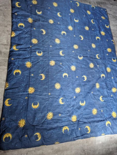 Vintage 90s Celestial  Sun, Moon and Stars Gold and Blue | Retro | MCM | Bed Cover Size Twin Bed Very rare and beautiful  from the 90's still in very good condition but the person must have add this one in is basement smells like old... a good washing would do 💞✨ In very good condition ❤ 90s Sun Moon Stars, Sun And Moon Bed, Mcm Bed, Whimsigoth Bedroom, Mlp Redesigns, 90s Celestial, Celestial Bedroom, Moon Bedding, Space Blanket