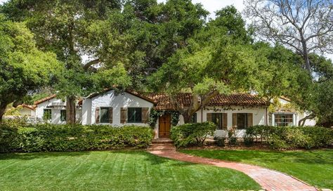 Oprah Winfrey House, California Ranch, Jeff Bridges, Stucco Exterior, Casas Coloniales, Spanish Revival, Colonial Revival, Spanish Colonial, Beautiful House