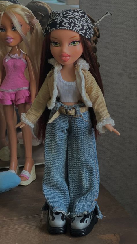 Bratz Witch Doll, Bratz Dolls Aesthetic Winter, Bratz Outfits Yasmin, Brat Doll Outfit, Dress Like A Bratz Doll, Yazmin Outfits Bratz, Easy Bratz Costume, Bratz Dolls Y2k, Bratz Dolls Yasmin Outfit