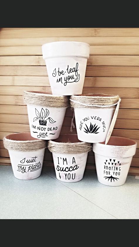 Potted Plant Quotes, Plant Pots With Sayings, Cricut Flower Pots, Flower Pot Cricut Ideas, Funny Pots Plants, Cricut Planter Ideas, Flower Pot Sayings, Cricut Plant Pot Ideas, Pots For Plants Diy