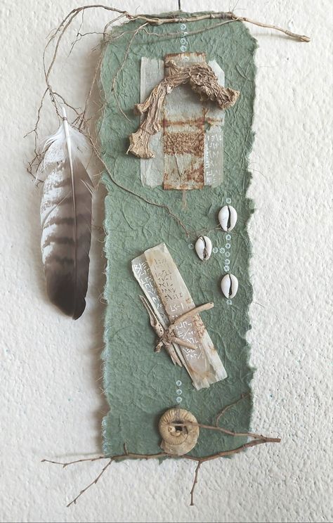 Day 12 Emma Freeman : make slow stitched Wabi Sabi fabric scrolls. Mine turned out to be a wallhanging, no fabric, no scroll, maybe a little wabi sabi. I used mulberry paper, dried gingerroot, teabags, kauri shell, a fossil ... and because buzzard is my totembird: a buzzardwing. Thankyou Emma, for this inspiration. Buzzard, Mulberry Paper, Nature Crafts, Tim Holtz, Fabric Art, Wabi Sabi, Mixed Media Art, Fossil, Mixed Media