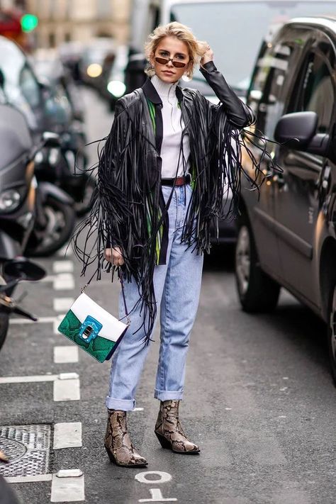 Funky Cowboy, Fringe Outfits, Fringe Jacket Outfit, Trendy Fall Outfits Casual, Ideas For Autumn, Caroline Daur, Fringe Clothing, 2021 Fashion Trends, Rocker Outfit