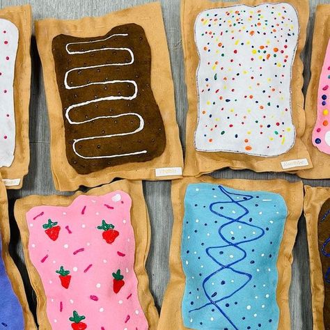 Jordan Hale on Instagram: "We conquered sewing in 4th Grade!! Our Pop Tart pillows are ready for Fine Arts Night as we get ready to admire all of Lower School artist’s “Sweet Treats” 🍭🧁🍬🍩🍰🎂🍦 . . . #sewing #poptarts #artshow #artclass #artday #arteducation #artteacher #artteacherofig #ilovemyjob #iamateacher #elementaryartteacher #artlessons #kidscreate #primaryart #art #artlife #artteacherlife #elementaryart #elementary #creative #education #educator #arteducation #iteachart #artroom #teachersofinstagram #artsy #teachart #ElementaryArtEducation #teacherlife #artteachersofinstagram" Art Crafts Middle School, Elementary Art Themes, Cool Elementary Art Projects, Pop Tart Art Project, Pop Tart Art, Elementary Art Sculpture, Back To School Art Lessons, Fun Middle School Art Projects, Art Class Ideas Elementary