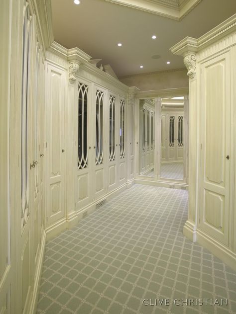 Clive Christian Victorian dressing room with Tiffany style glass doors and corbelled pilasters! Dream closet! Victorian Dressing Room, Walking Closet Ideas, Clive Christian Kitchens, Victorian Closet, Creative Closets, Amazing Closets, Dressing Room Closet, Beautiful Closets, Luxury Closets Design