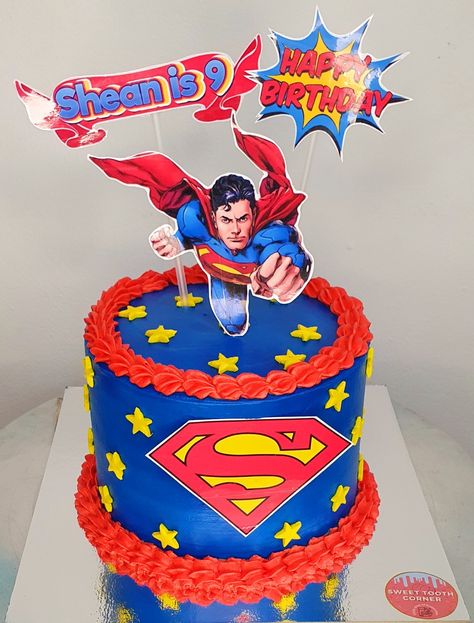 Superman Cake Ideas, Superman Birthday Party Cake, Superman Theme Cake, Bolo Do Superman, Superman Birthday Cake, Flash Cake, Superman Cake, Superman Birthday Party, Superman Cakes