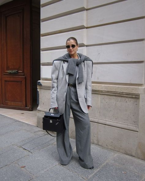 2024 Paris Fashion Week Street Style Trends To Adopt Now Paris Fashion Week Outfits 2024, Paris Fashion Week 2024 Street Style, Paris Street Style 2024, Paris Fashion Week Outfits, Layering Outfits Fall, Autumn Street, Business Casual Winter, Celebrity Style Guide, Autumn Trends