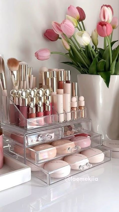 Rare Beauty Organization, Rare Beauty Collection, Organizing Ideas Makeup, Rare Beauty Aesthetic, Organize Aesthetic, Makeup Aesthetic Products, Aesthetic Makeup Products, Preppy Products, Fashion Teens