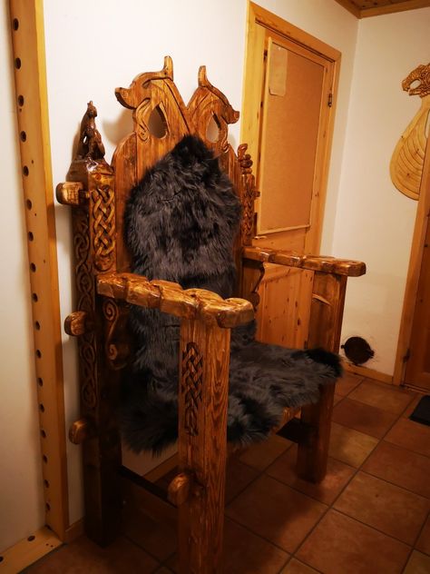 Viking Throne Chair, Viking Home Decor Interior Design, Norse Furniture, Viking Throne, Viking Office, Viking Furniture, Goth Interior Design, Viking Hall, Tree Branch Crafts