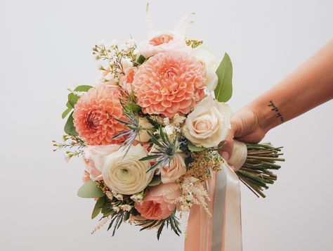 Coral Dahlia Bouquet, Peach And Pink Bouquet, Dahlia Bride Bouquet, Peach Dahlia Bouquet, Daliah Flower Bouquet Wedding, Apricot Wedding Flowers, Dahlia Bouquet Wedding, Bridal Bouquet Dahlia, Dahlia Wedding Flowers