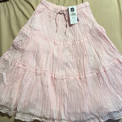 Girl’s Pink Skirt. Elastic Waist With Sequin Trim And Two Butterflies. Brand New, Never Worn. Girl’s Small Which Is Size 6-7. Low Rise Skirt Pink, Coquette Skirt Aesthetic, Pink Clothes Skirts, Angelcore Skirts, Below Knee Skirt, 2009 Skirt, Thrifted Skirts, Thrift Skirt, Skirts Soft