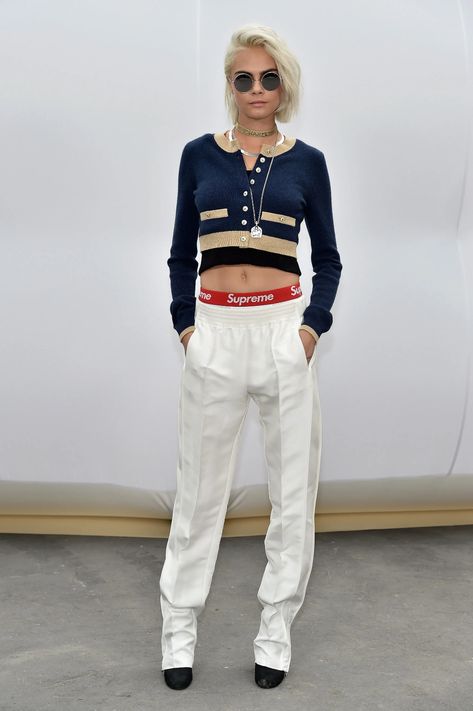 Cara Delevigne Style, Prince Oc, Cara Delevingne Style, Parisienne Chic, 4 Baby, Moda Paris, White Trousers, Incubus, Sarah Jessica Parker