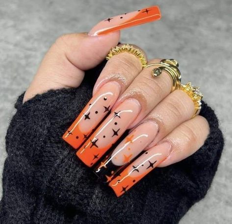 Halloween Gel Polish Nails, Fall And Halloween Nails, Orange Nails Halloween, Black And Orange Nail Designs, Halloween Acrylic Nails Designs, Spooky Nails Acrylic, Freddy Krueger Nails, Long Halloween Nails, Cute Halloween Nail Ideas