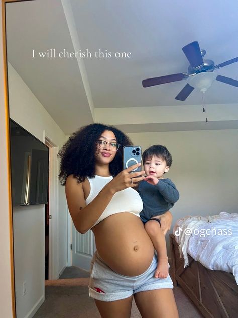 Mixed Pregnant Women, Soft Pregnant Aesthetic, Black Pregnancy Aesthetic, Black Woman Pregnant Aesthetic, Black Pregnant Belly, Pregnant Belly Black Women, Cute Pregnant Outfit, Pregnancy Black Women, 2 Months Pregnant Belly