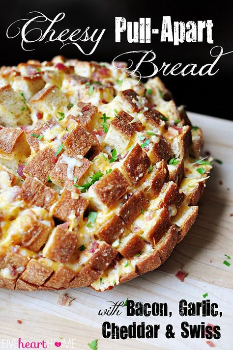 Cheesy Pull-Apart Bread with Bacon, Garlic, Cheddar and Swiss ~ the ultimate snack for your Super Bowl party! Snack Collection, Cheesy Pull Apart Bread, Garlic Cheddar, Pan Relleno, Cheesy Bread, Pull Apart Bread, Superbowl Snacks, Think Food, Football Food