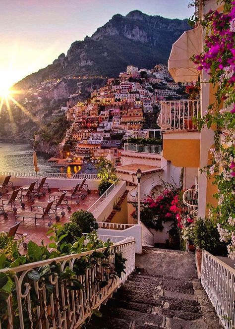 Positano Italy, Italy Aesthetic, Pretty Landscapes, Travel Italy, Dream Travel Destinations, Destination Voyage, Old Age, Heart Eyes, Beautiful Places To Travel