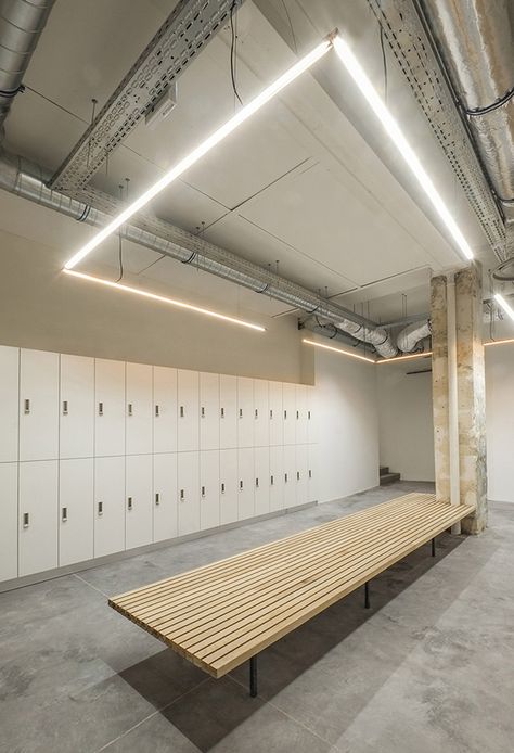 Ride spinning studio by Das Studio Bung Tomo, Cycling Studio, Gym Lighting, Gym Design Interior, Spin Studio, Gym Lockers, Gym Interior, Interior Minimalista, Loft Interiors