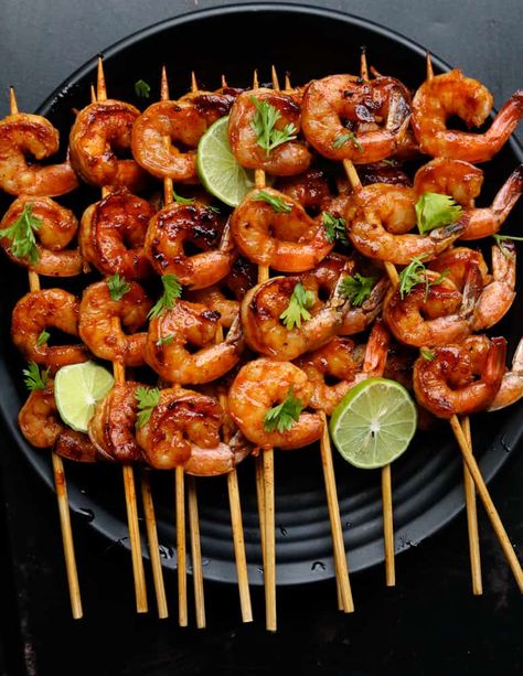 grilled shrimp skewers Prawn Kebabs Skewers, Seafood Party Dishes, Shrimp Party Food, Seafood Street Food, Prawns Skewers, Shrimp Sticks, Skewers Ideas, Seafood Barbecue, Seafood Skewers