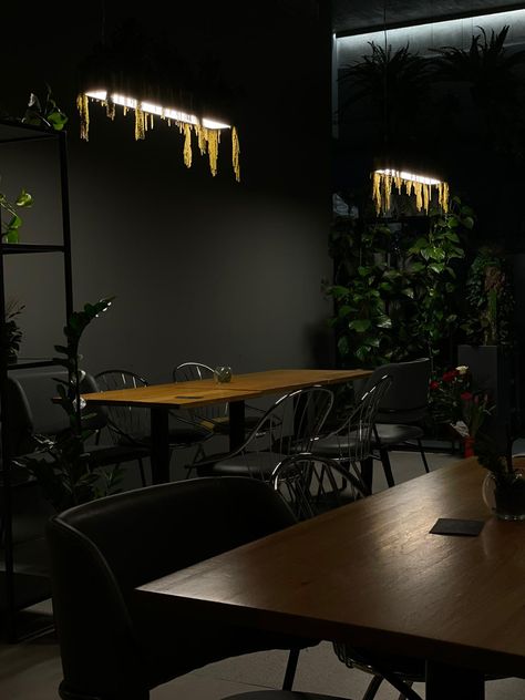 Restaurant Dark Aesthetic, Dark Themed Restaurant, Aesthetic Restaurant Pictures Interior, Dark Cafe Aesthetic, Dark Restaurant Aesthetic, Restaurant Interior Design Industrial, Coffee Shop Menu Board, Dark Restaurant, Aesthetic Restaurant