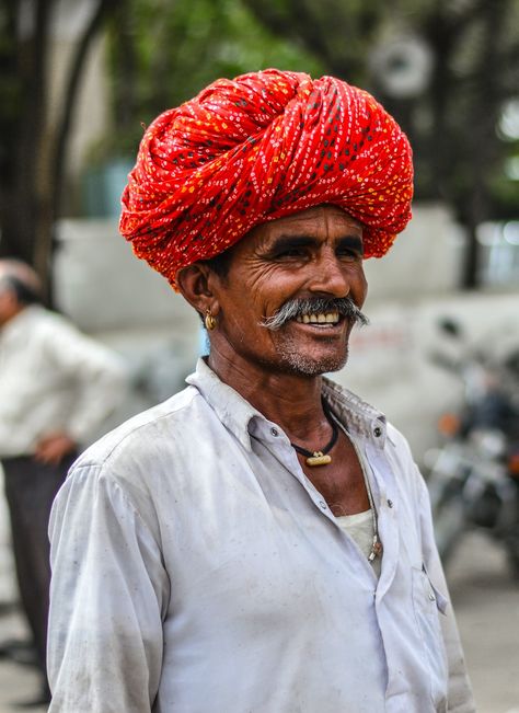 Rajasthani Photo, India People, Smiling Man, Photography Posing Guide, Bride Photography, Jodhpur, Old Man, Model Photography, Hd Photos