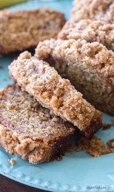 This classic banana bread recipe is topped with a sweet crumb topping making it a cross between a quick bread and coffee cake!  I feel like there is something important that needs to be discussed h… Coffee Cake Banana Bread, Crumb Cake Topping, Cake Banana Bread, Crumb Cake Muffins, Roti Pisang, Classic Coffee Cake, Banana Coffee Cakes, Classic Banana Bread, Cake Banana