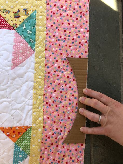 Quilt Edging Ideas, Quilt Borders Ideas Inspiration, Scalloped Edge Quilt, Quilt Edging, Scallop Edge Quilt, Quilting Binding, Scalloped Quilt, Quilt Backs, Quilt Borders