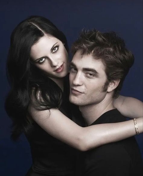 Bella Y Edward, Kristen And Robert, Robert Pattinson Twilight, Twilight Cast, Robert Pattinson And Kristen, Twilight Photos, Twilight Film, Edward Bella, Twilight Pictures