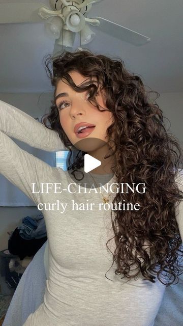 Best Curly Products, Wavy And Curly Hair Hairstyles, Outfits To Wear With Curly Hair, Curly Hair Routine For Long Hair, Curly Hair Wet Hairstyles, How Much Product To Use On Curly Hair, Quick Curly Hair Routine, Ashley Lamarca Curly Hair, Long Curly Hair Tutorial